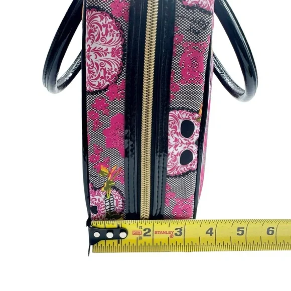 BETSEY JOHNSON Designer Pink Skull Rose Print Large Cosmetic Travel Vacation Bag - Picture 10 of 14